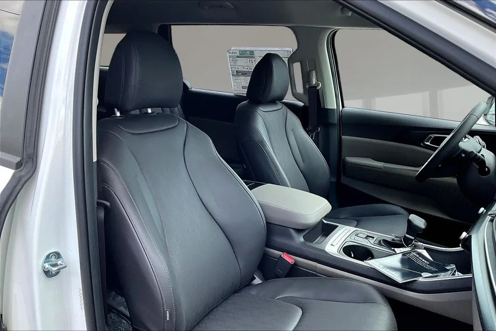New 2026 Snow White Pearl Kia LXS image 10