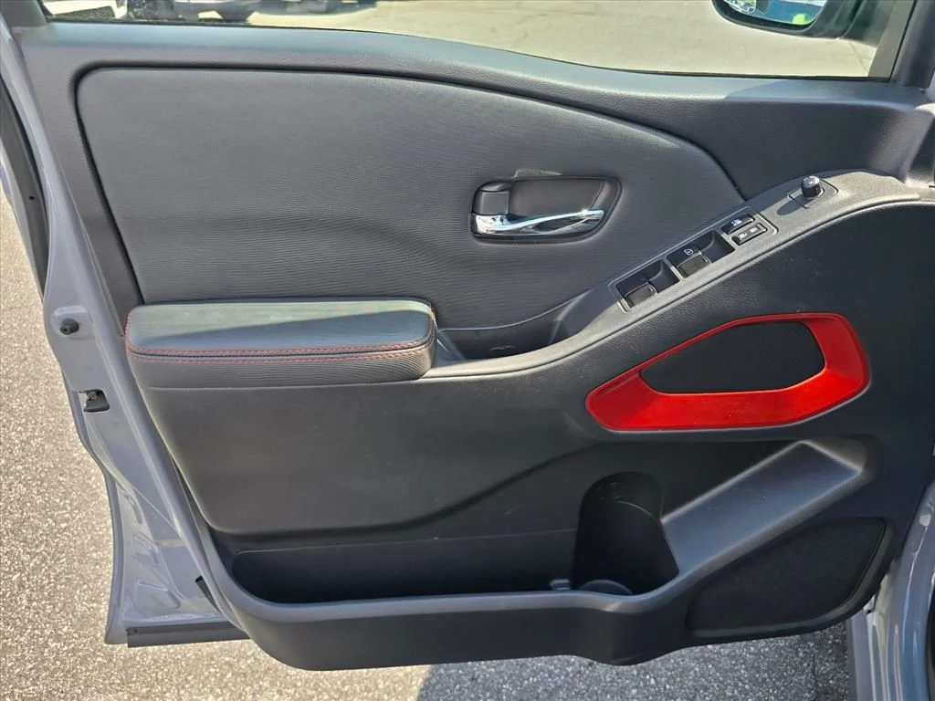 Used 2022 Gray Nissan PRO-X image 8
