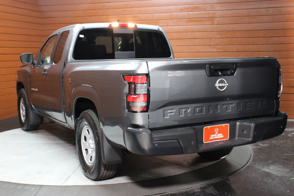 New 2027 Gun Metallic Nissan King Cab® S image 13