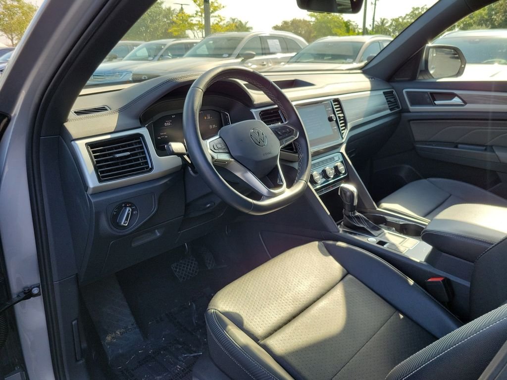 Certified Used 2023  Volkswagen 2.0T SE w/Technology image 15