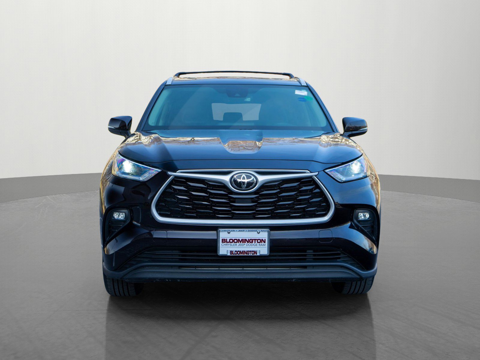 Used 2021 Toyota Highlander XLE with VIN 5TDHZRBH6MS079144 for sale in Minneapolis, Minnesota