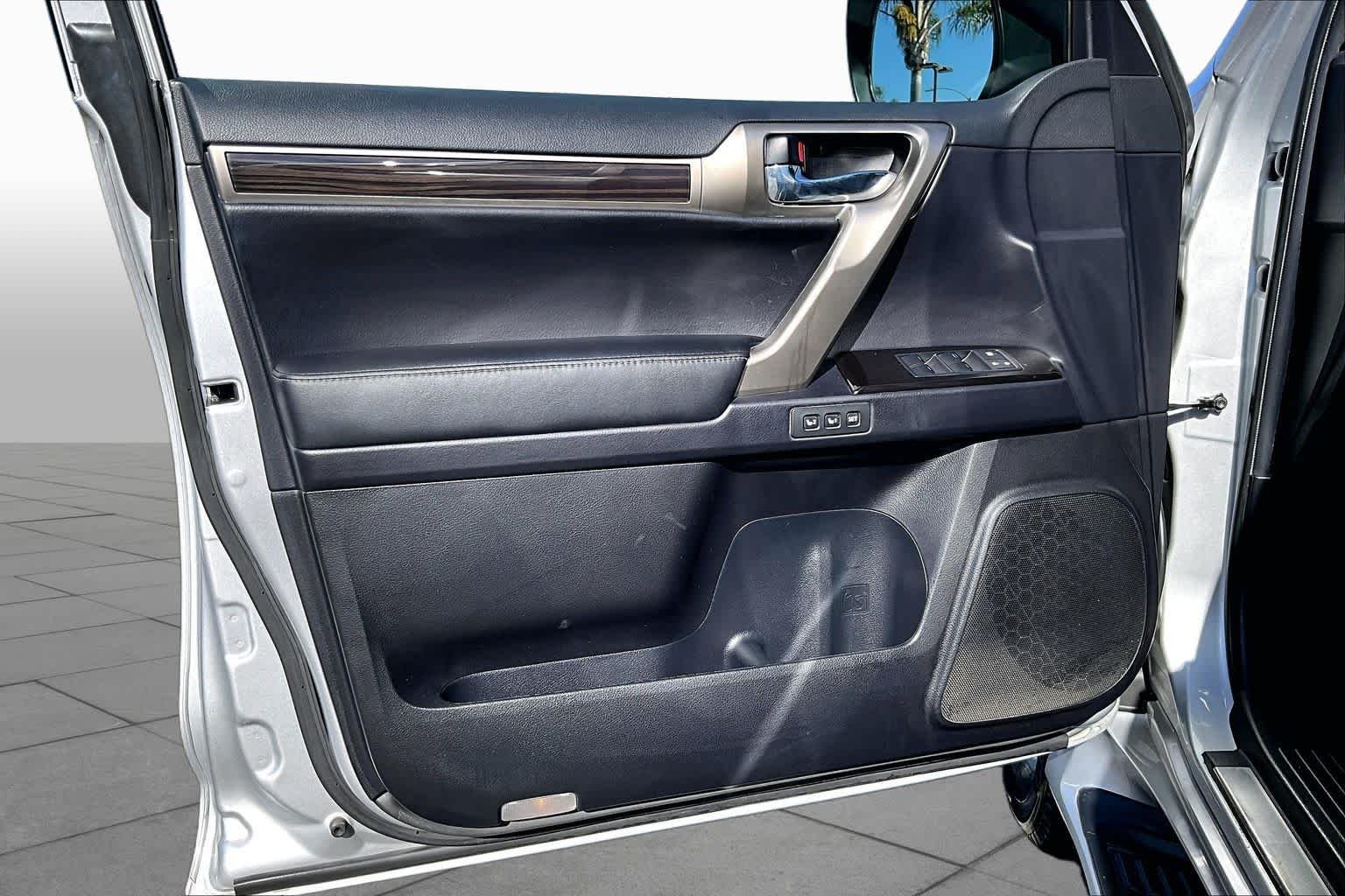 Used 2015 Silver Lining Metallic Lexus  image 20