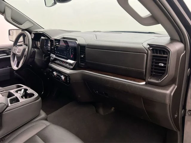 2025 GMC Sierra 1500 SLT - Photo 13