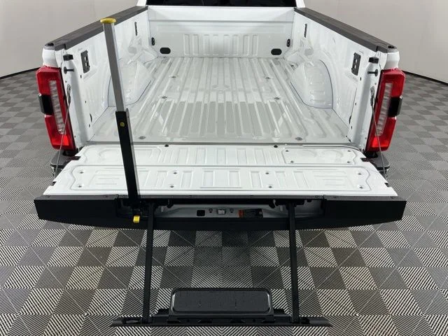 New 2026 Star White Metallic Tri-Coat Ford Lariat image 8