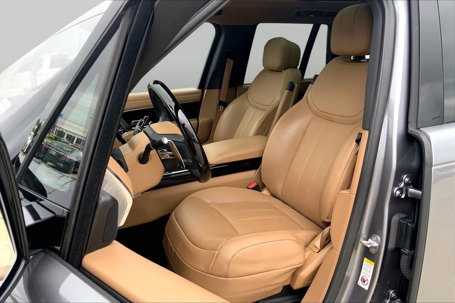 Used 2023 Eiger Grey Metallic Land Rover SE image 8