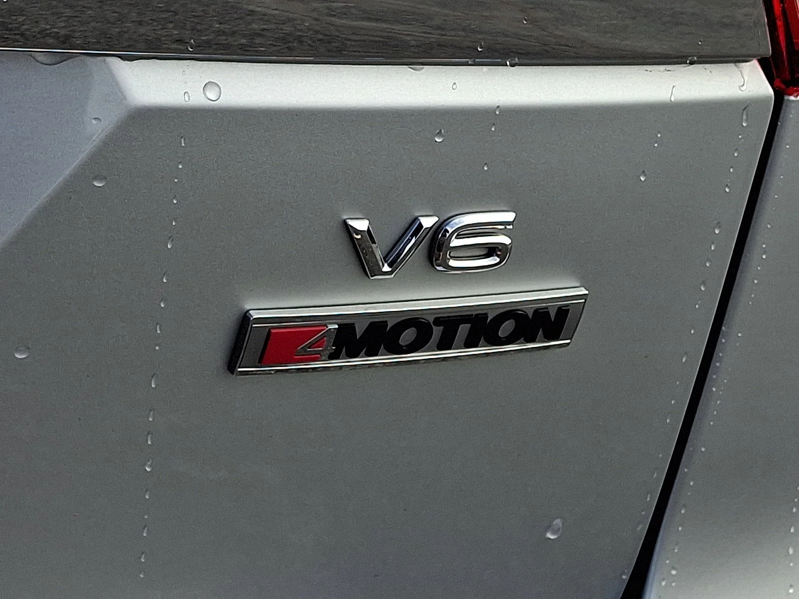 Used 2019 Reflex Silver Metallic   8E8e Volkswagen 3.6L V6 SE w/Technology image 33