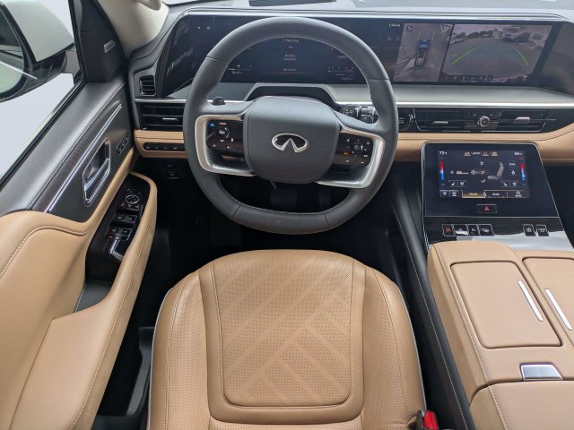 Used 2025 White INFINITI LUXE image 17
