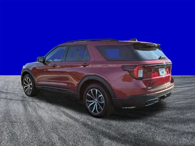 New 2027 Ruby Red Metallic Tinted Clearcoat Ford ST-Line image 6