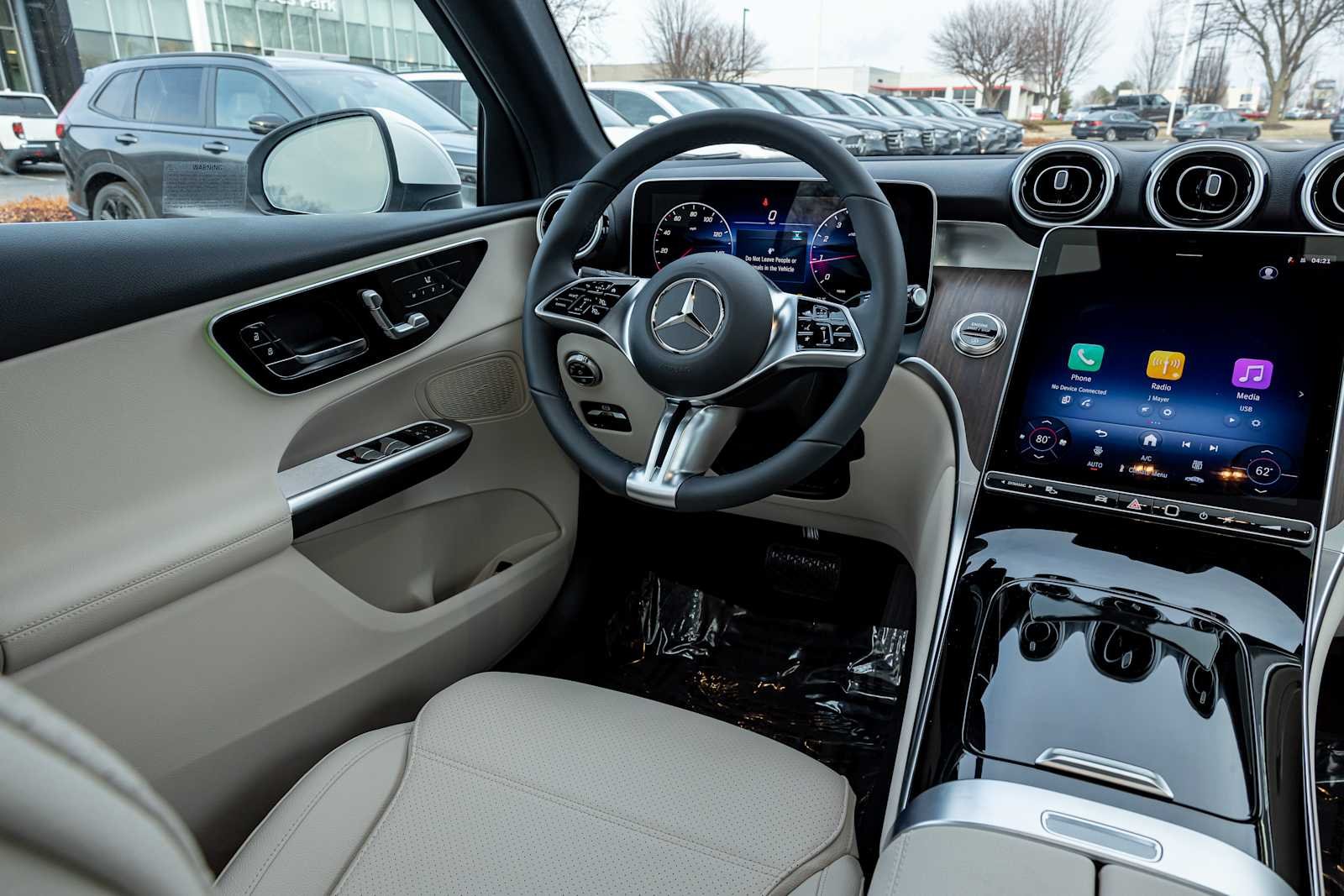 New 2026 Polar White Mercedes-Benz GLC 300 image 7