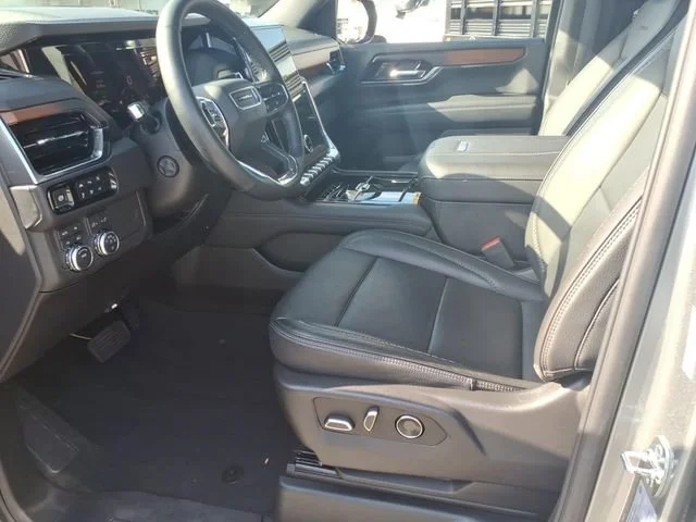 Used 2025 Sterling Metallic GMC Denali image 13