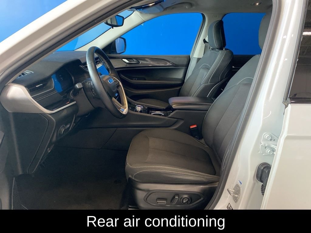 Used 2022 White Jeep Laredo image 9