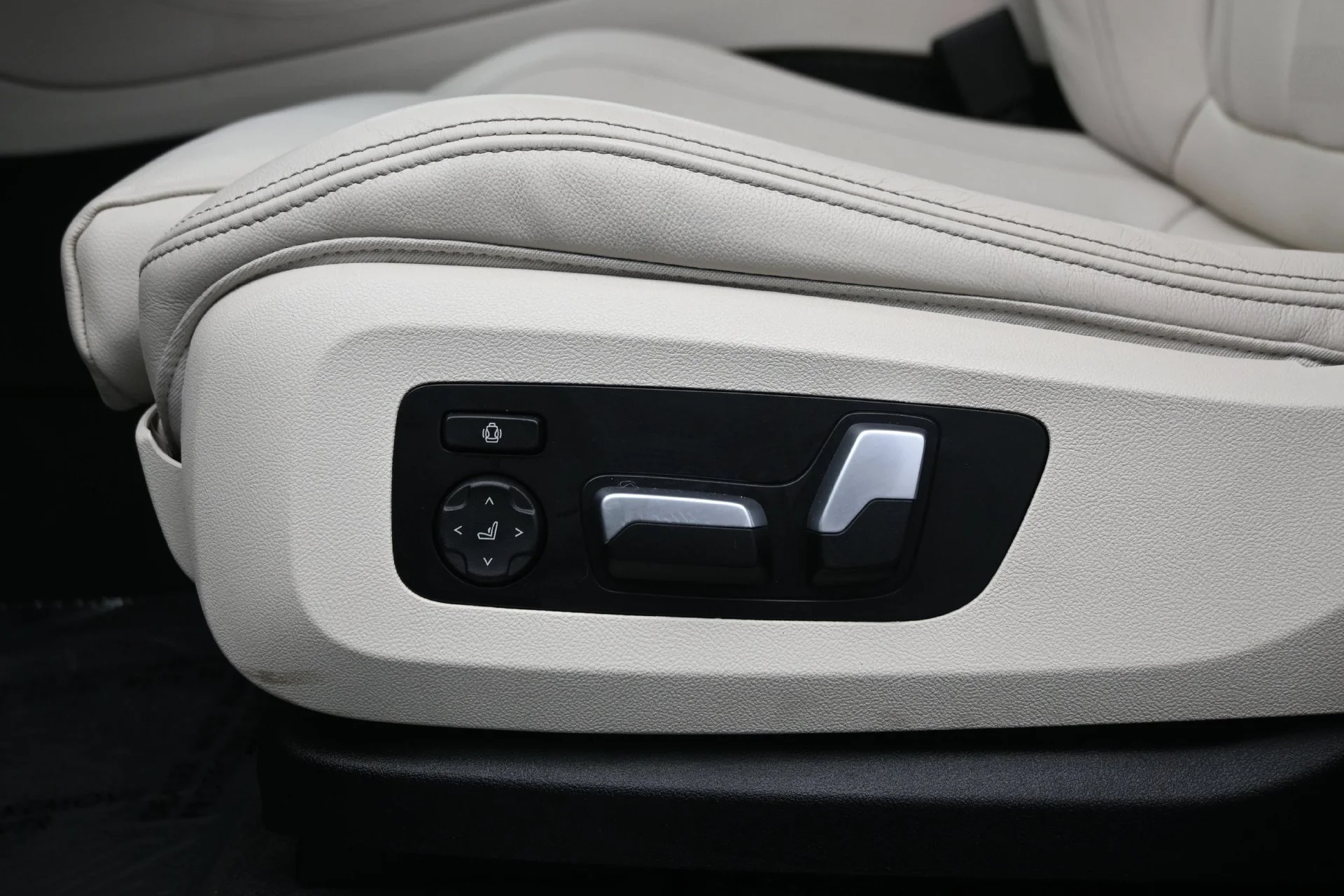 Used 2022 Black Sapphire Metallic BMW xDrive40i image 26