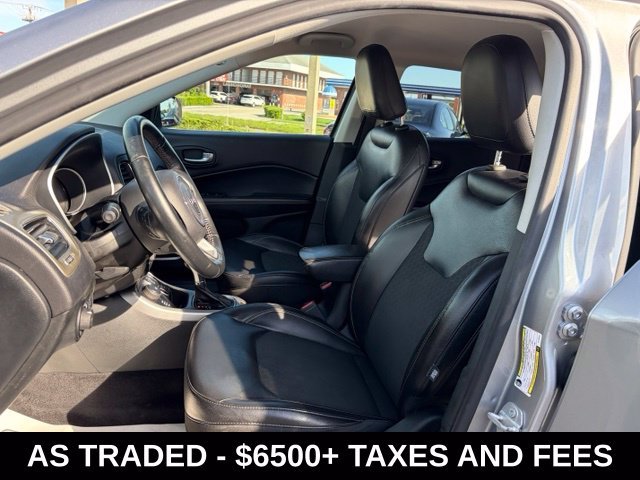 Used 2018 Silver Jeep Latitude image 14