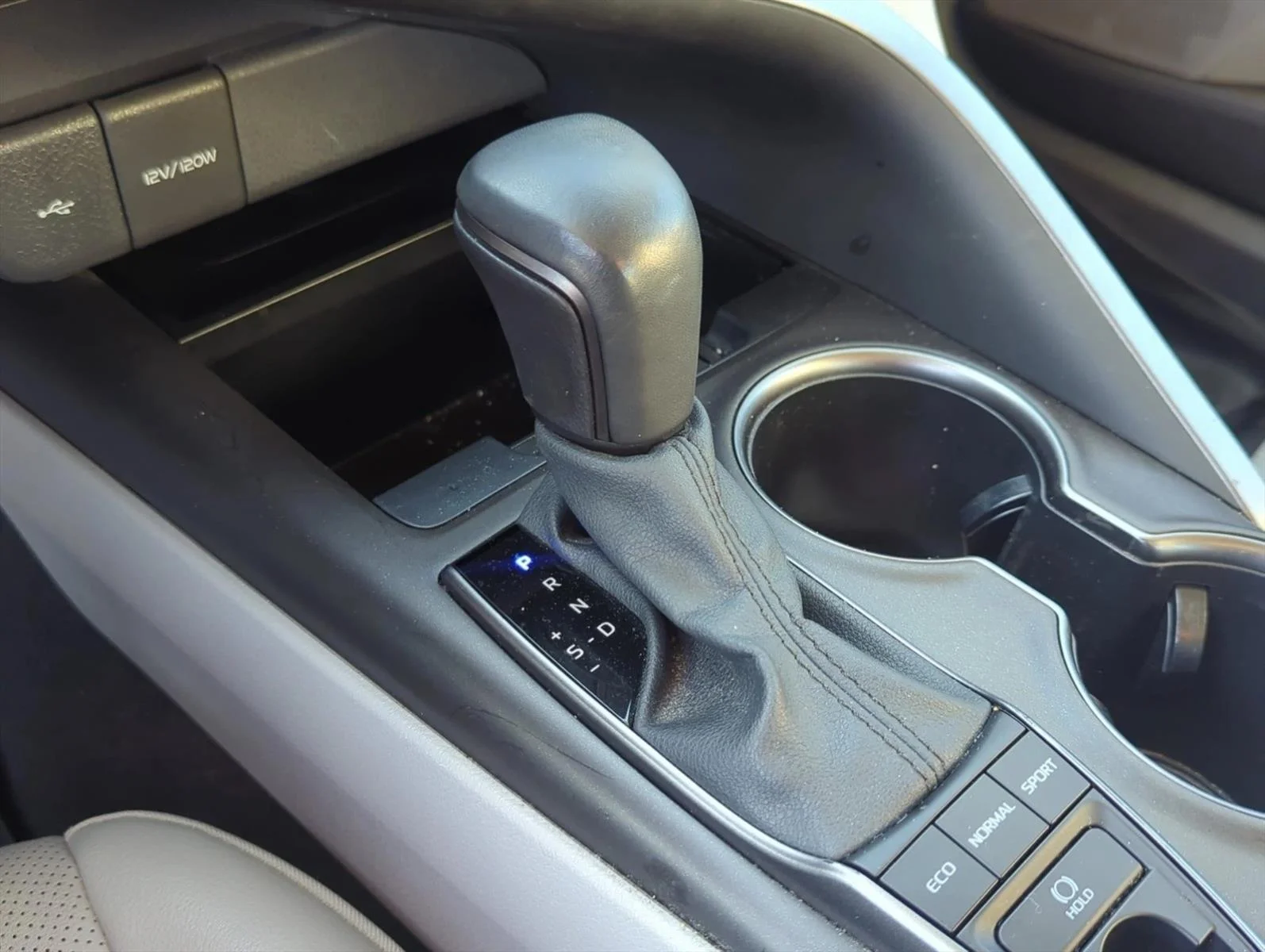 Used 2021 Wind Chill Pearl Toyota XSE image 20