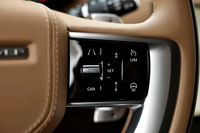 New 2026 Fuji White Land Rover SE image 43