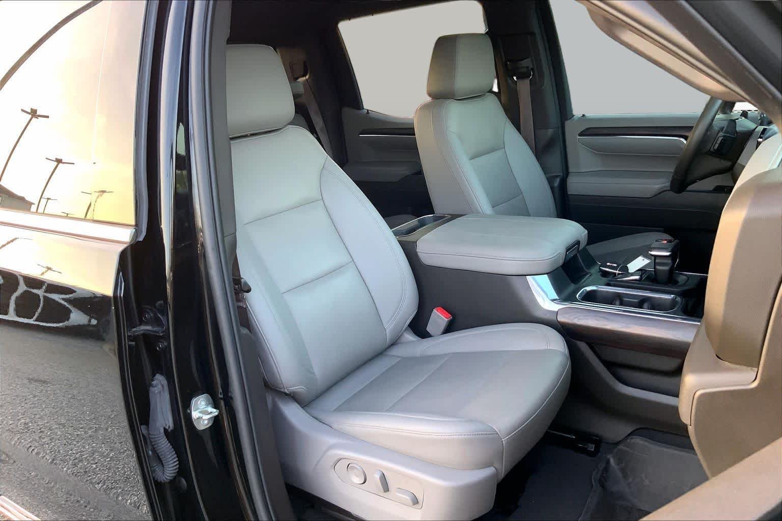 Used 2023 Onyx Black GMC SLT image 9