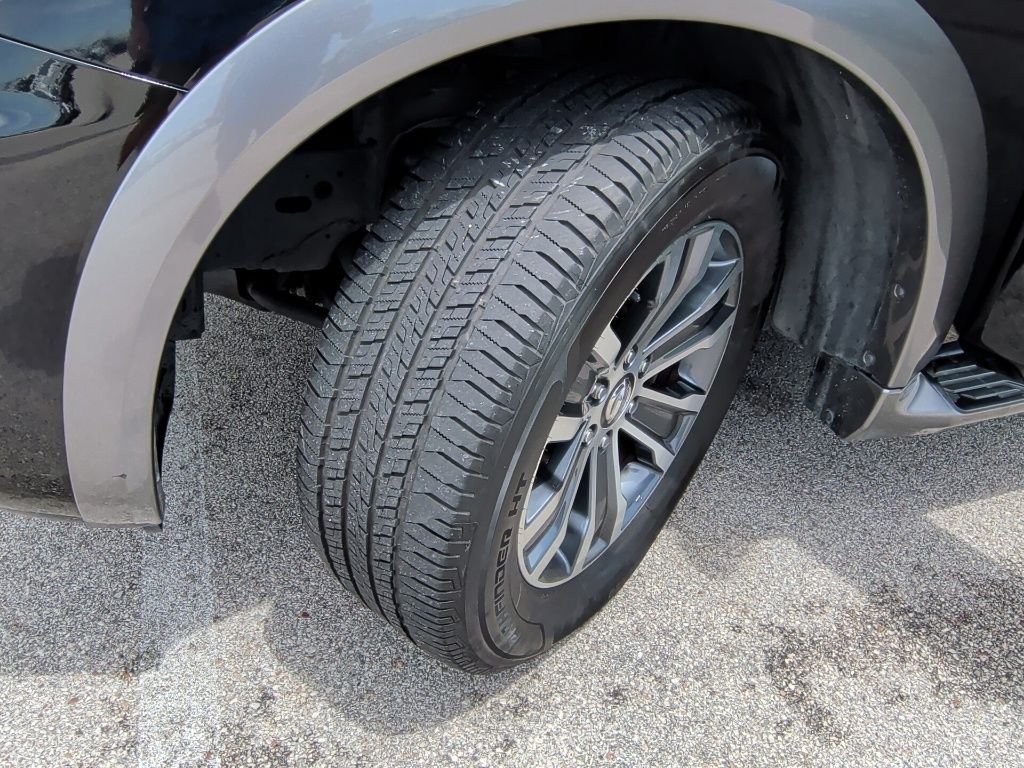 Used 2019 Super Black Nissan SL image 54