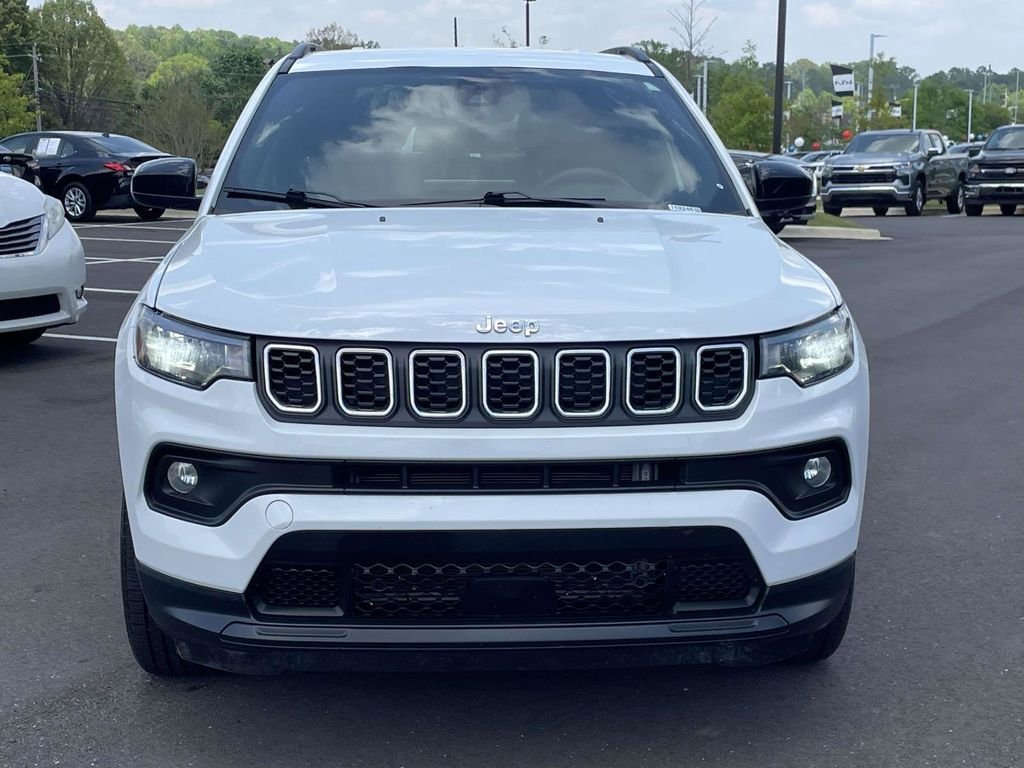 Used 2024 White Jeep Latitude image 8
