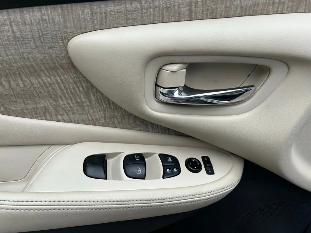 Used 2022 Pearl White Tri-Coat Nissan SV image 18