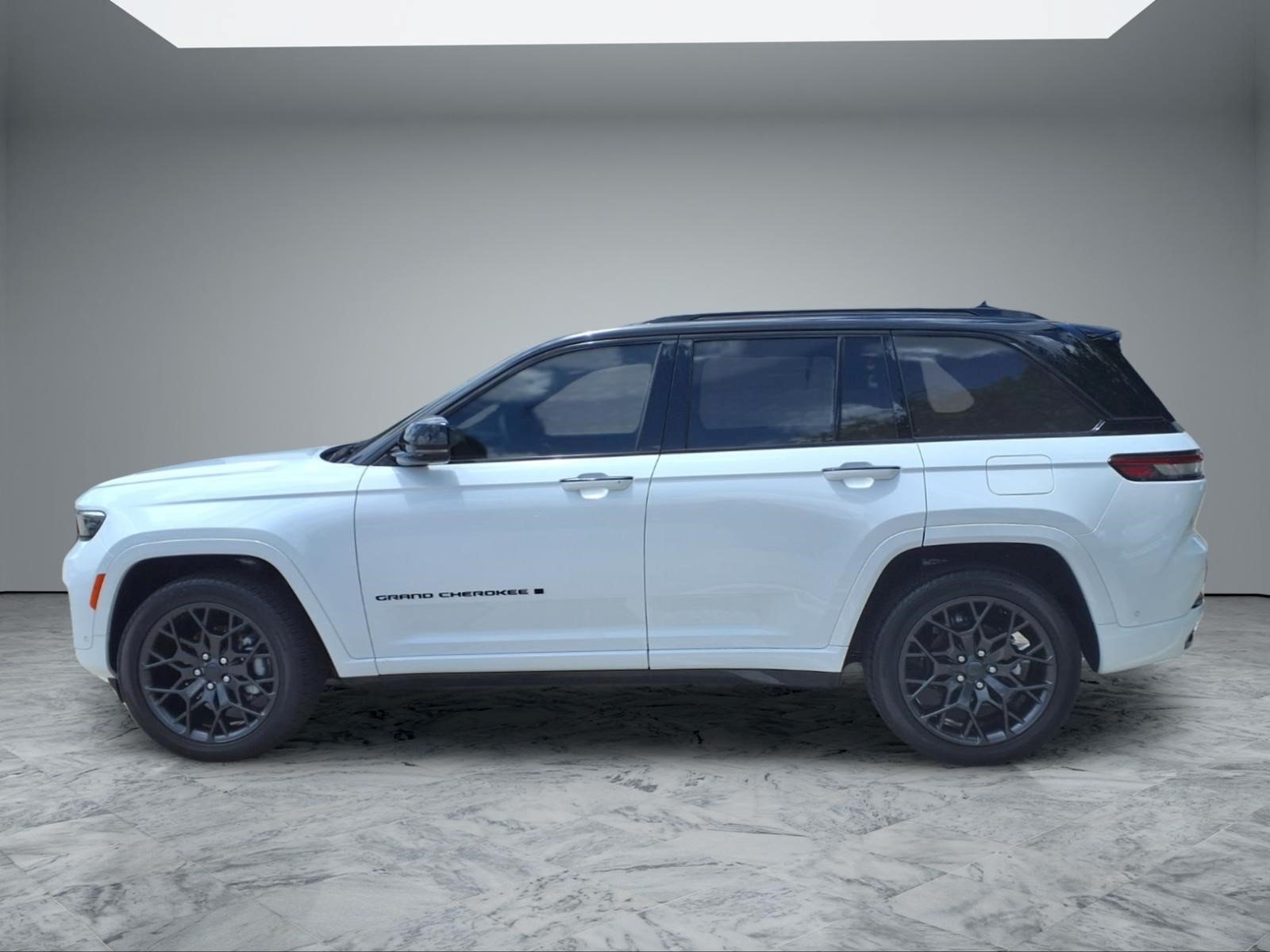 Used 2025 Bright White Clearcoat Jeep Summit image 4