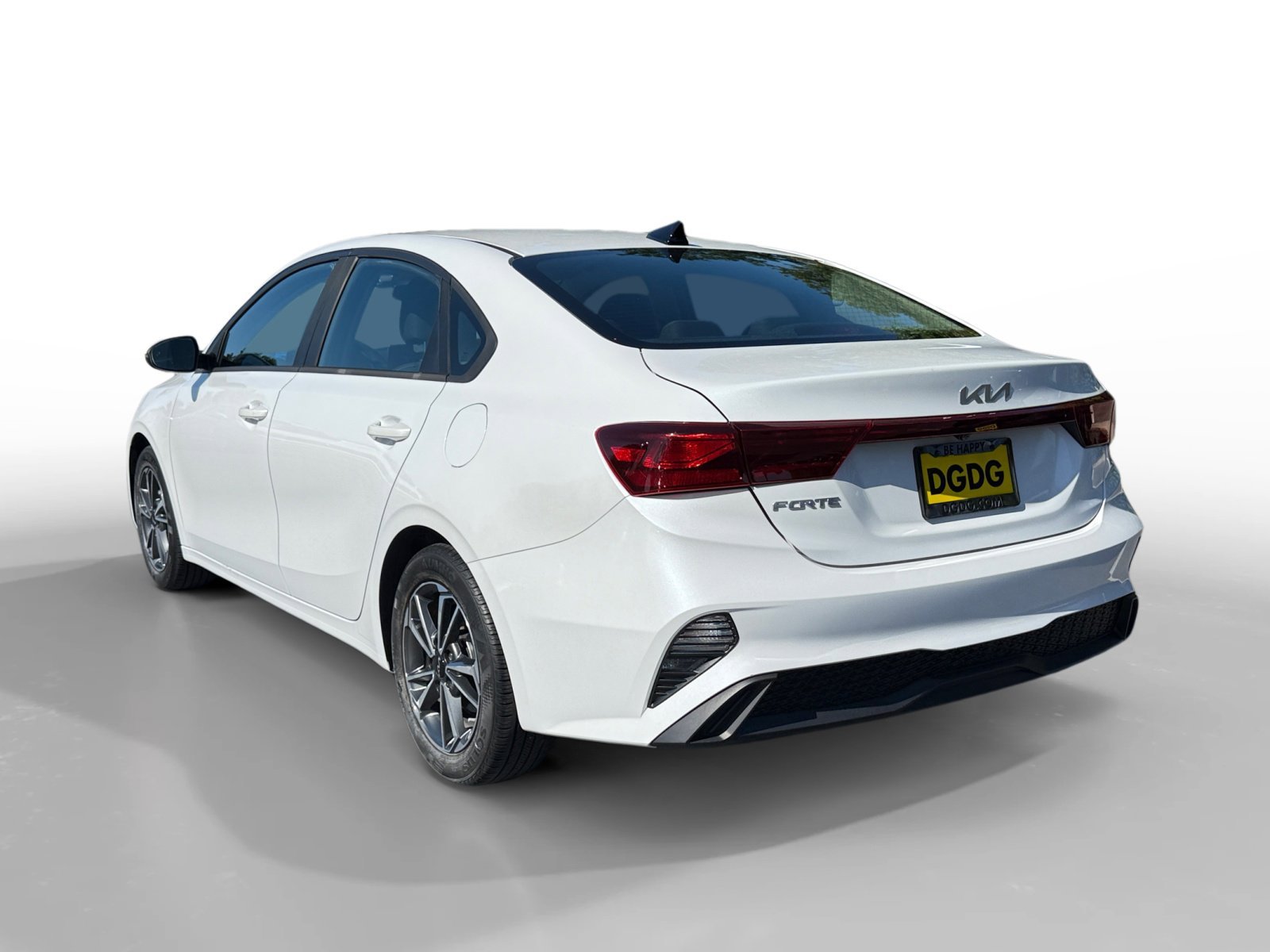 Used 2022 Snow White Pearl Kia LXS image 3