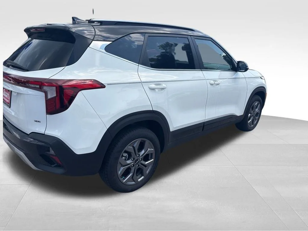 Used 2024 White Kia SX image 13