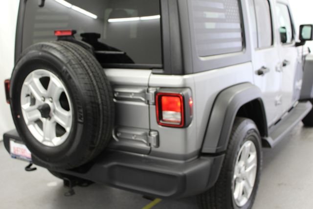 Used 2019 Silver Jeep Unlimited Sport S image 7