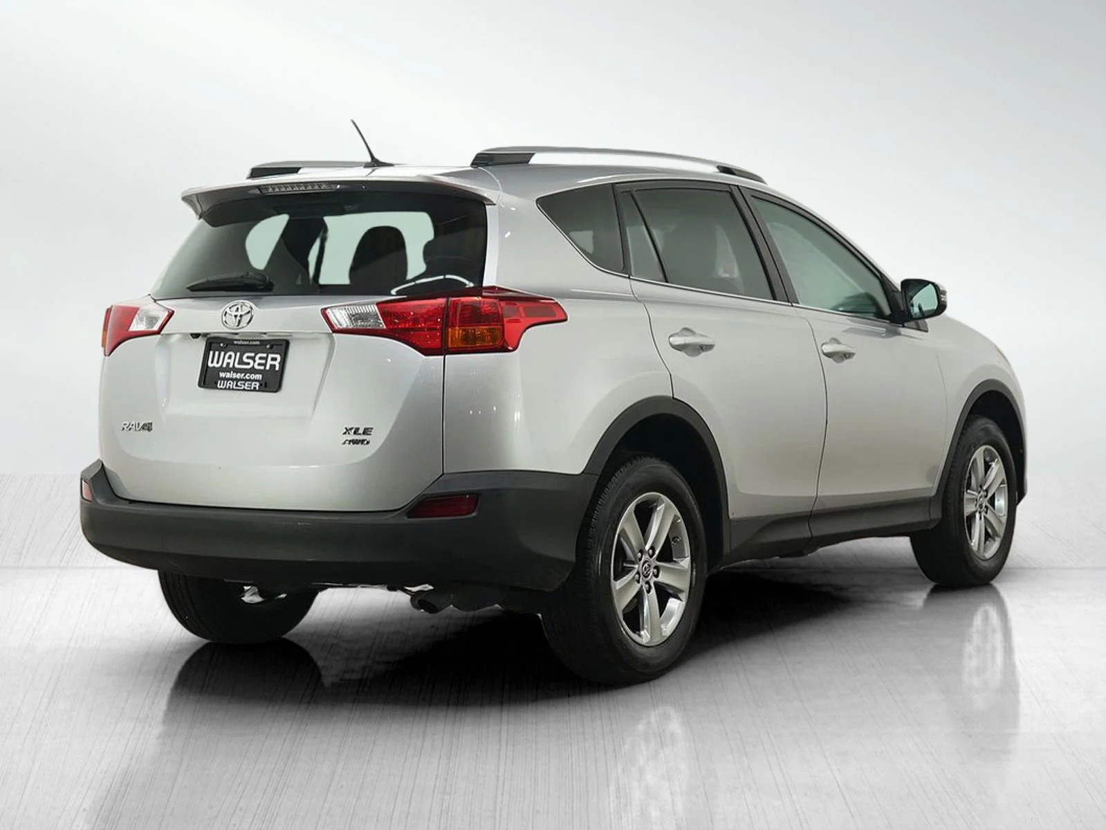 Used 2015  Toyota XLE image 5