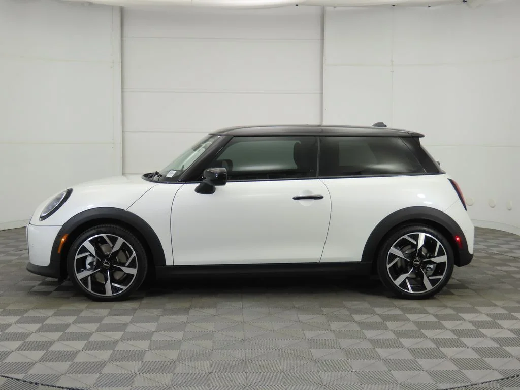 Certified Used 2026 Nanuq White Metallic MINI Signature Plus image 9