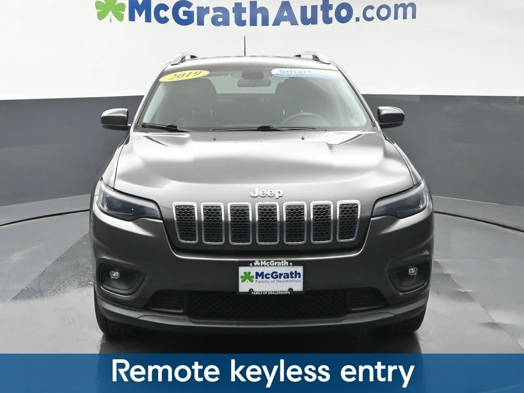 Used 2019 Gray Jeep Latitude Plus image 7