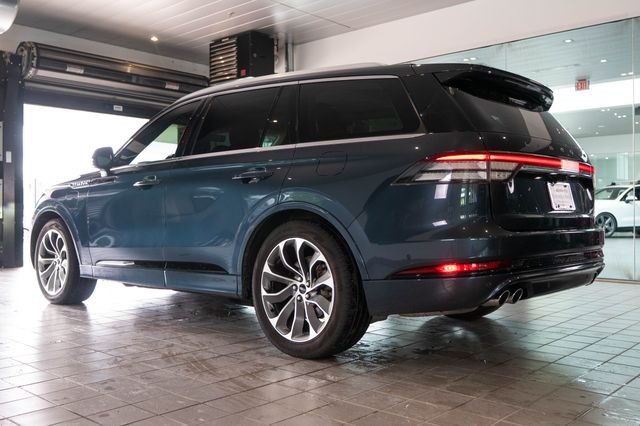 Used 2022 Blue Lincoln Grand Touring image 6