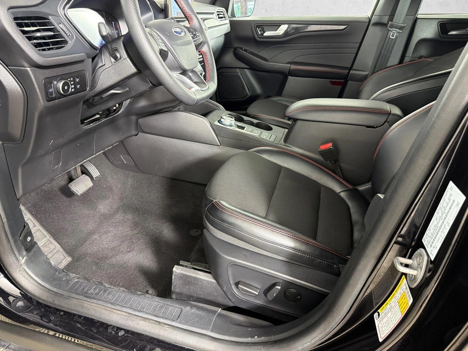 Used 2025 Agate Black Metallic Ford ST-Line Select image 9