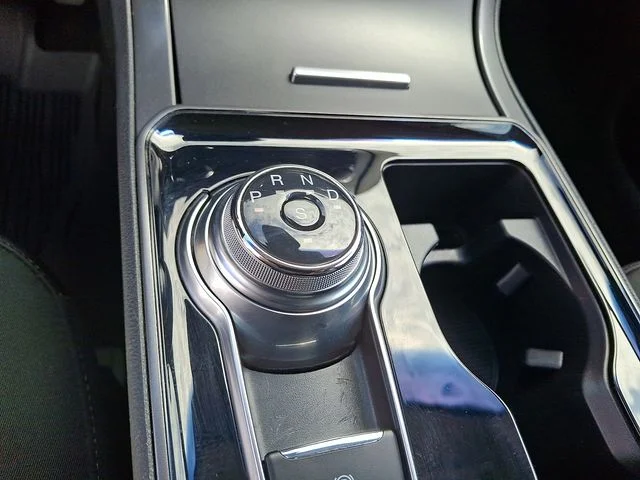 Used 2020 Black Ford SE image 22