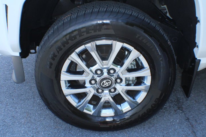 Used 2026 Wind Chill Pearl Toyota Limited image 5