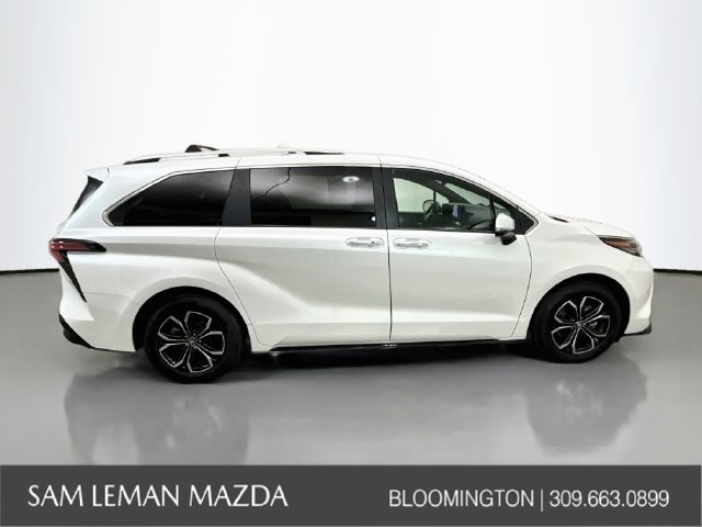 Used 2025 Beige Toyota Platinum image 13