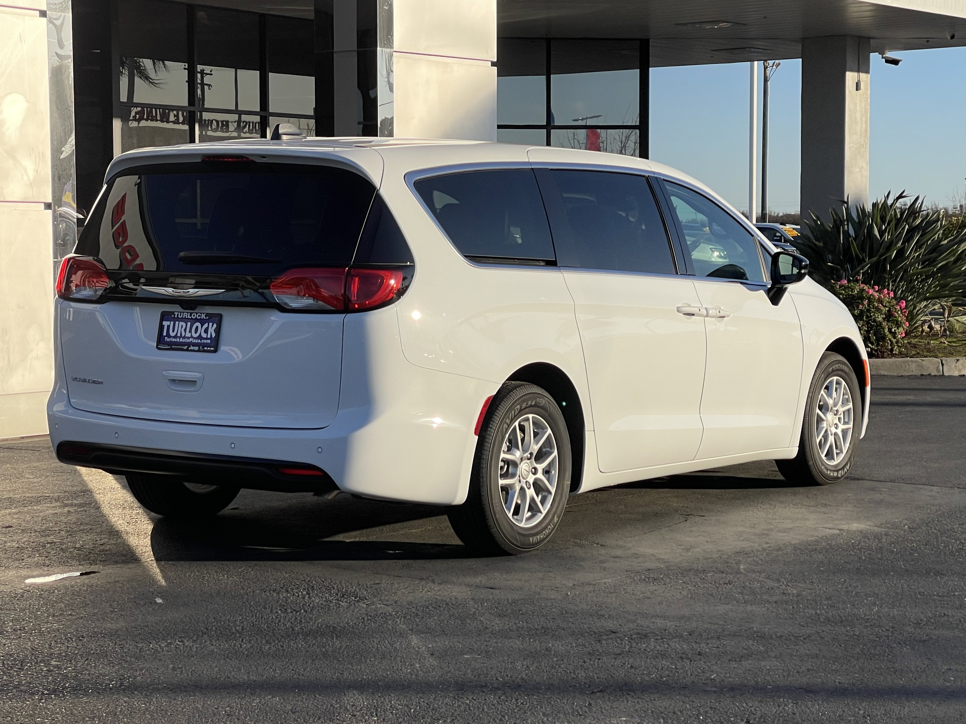 New 2026 Bright White Clear-Coat Exterior Paint Chrysler LX image 8