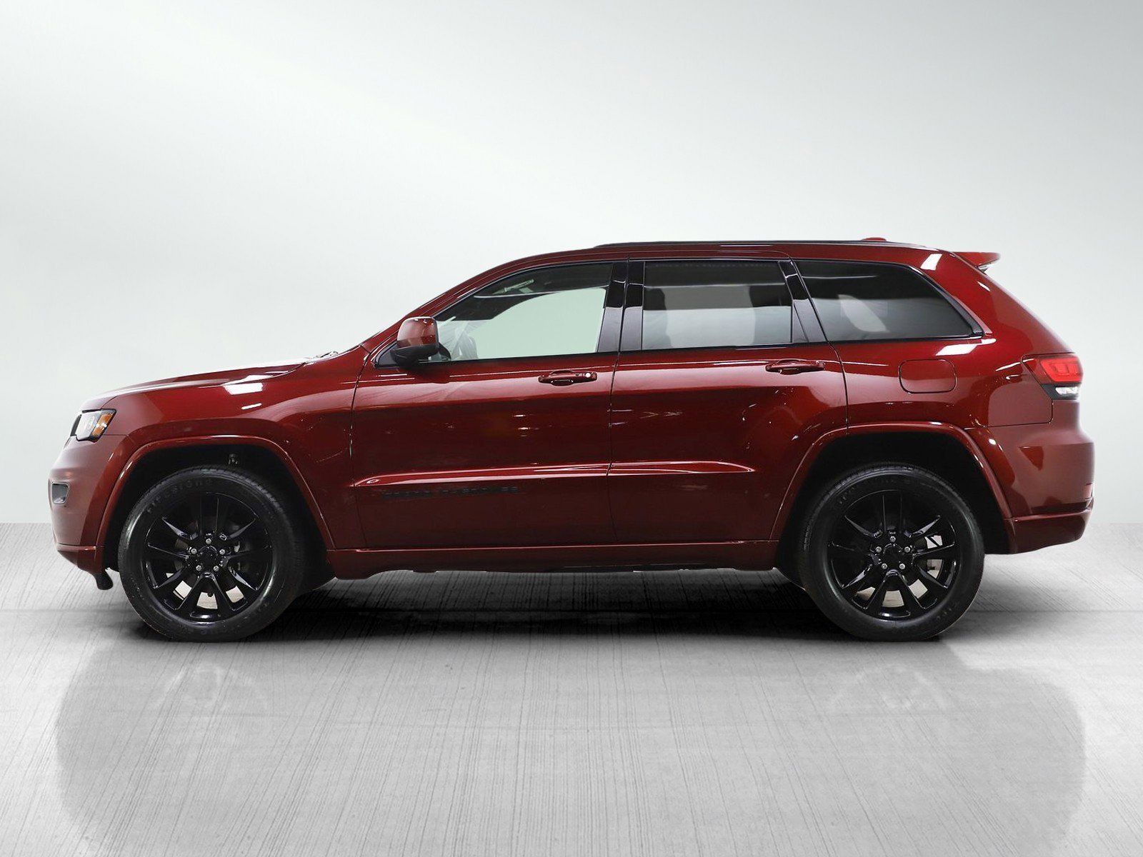 Used 2019 Jeep Grand Cherokee Altitude with VIN 1C4RJFAG3KC808962 for sale in Hopkins, Minnesota