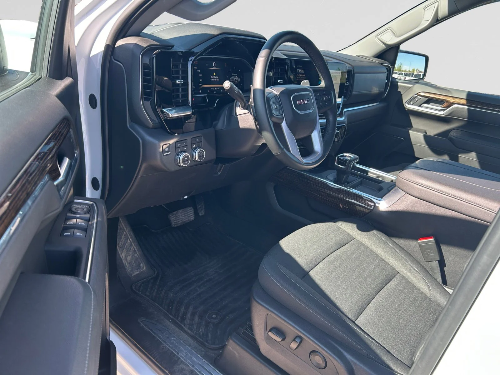 Used 2026 White GMC Elevation Crew 5.3L 4X4 image 12