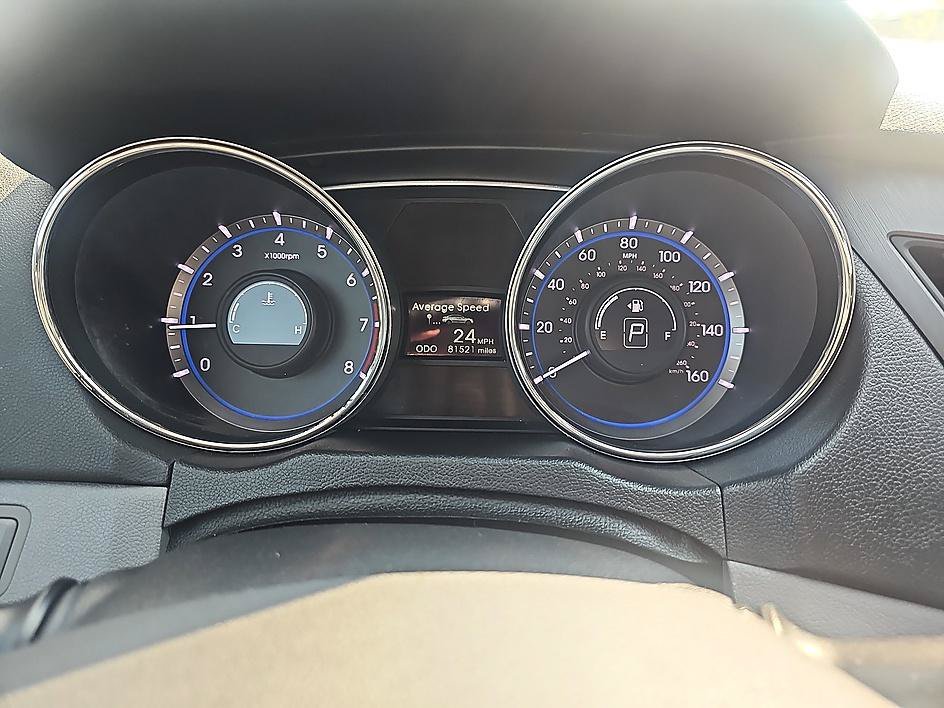 Used 2014 Pearl White Hyundai GLS image 17