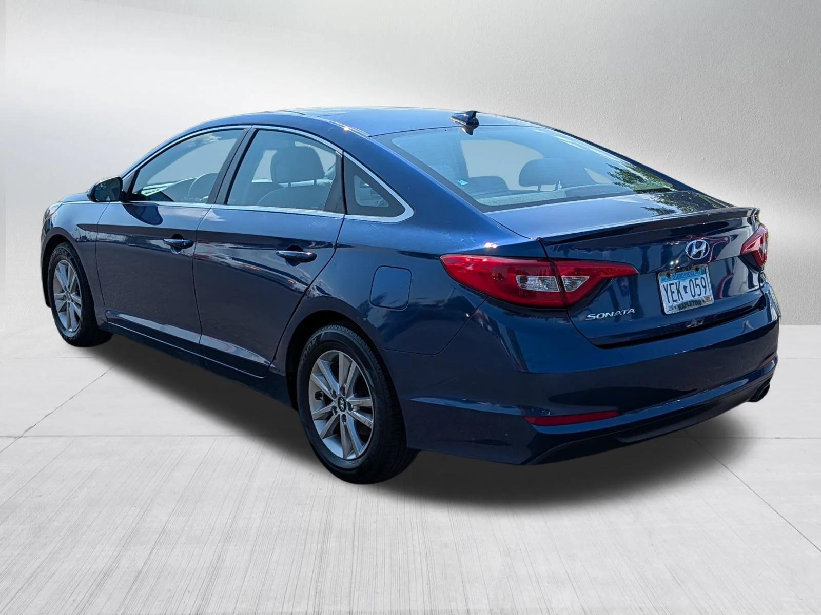 Used 2016 Lakeside Blue Hyundai 2.4L SE image 5