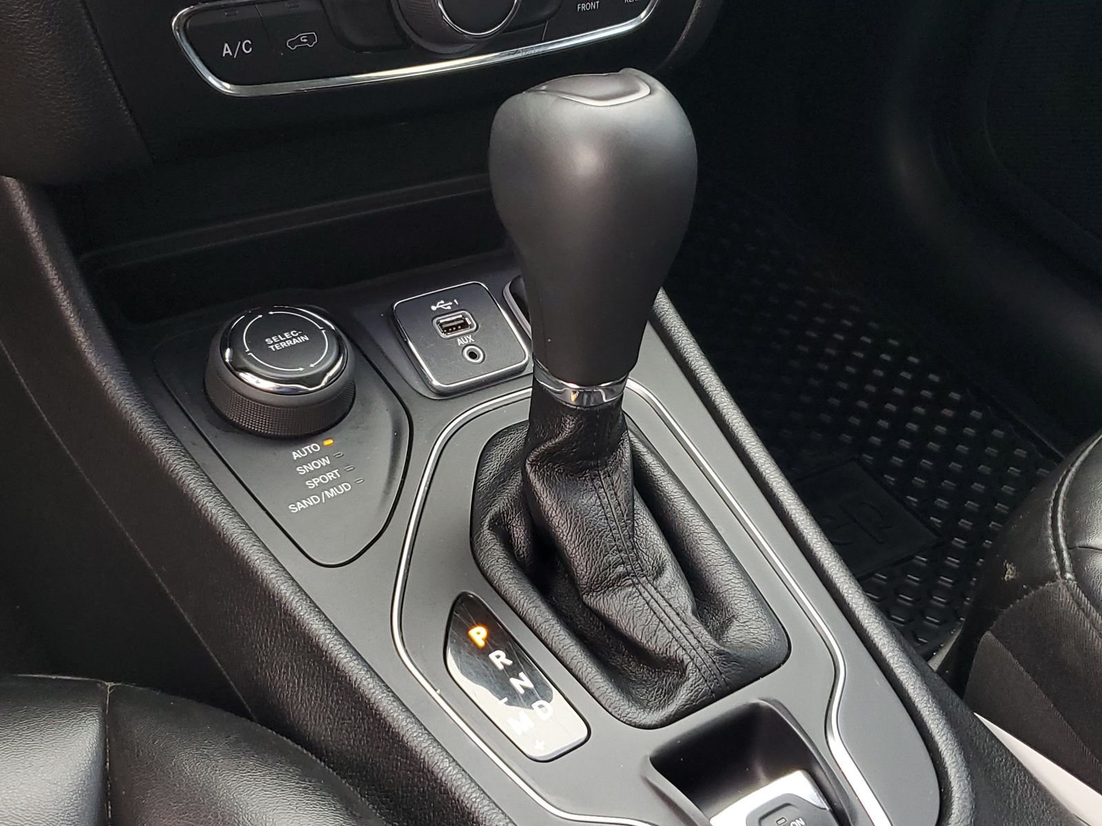 Used 2020 White Jeep Latitude Plus image 27