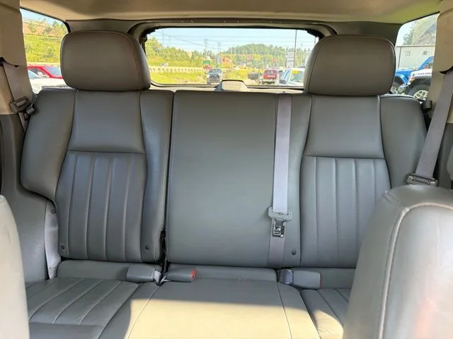 Used 2005 White Jeep Laredo image 33
