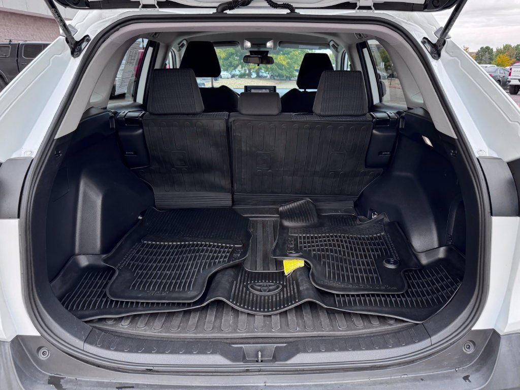 Used 2022 White Toyota LE image 13