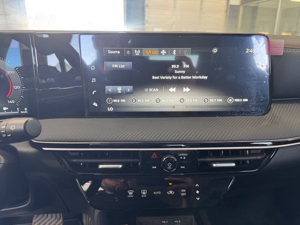 Used 2025 Gray Nissan SR image 11
