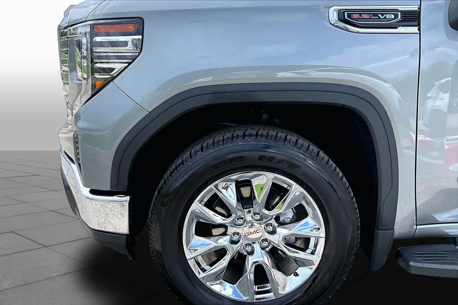 Used 2023 Sterling Metallic GMC SLT image 11