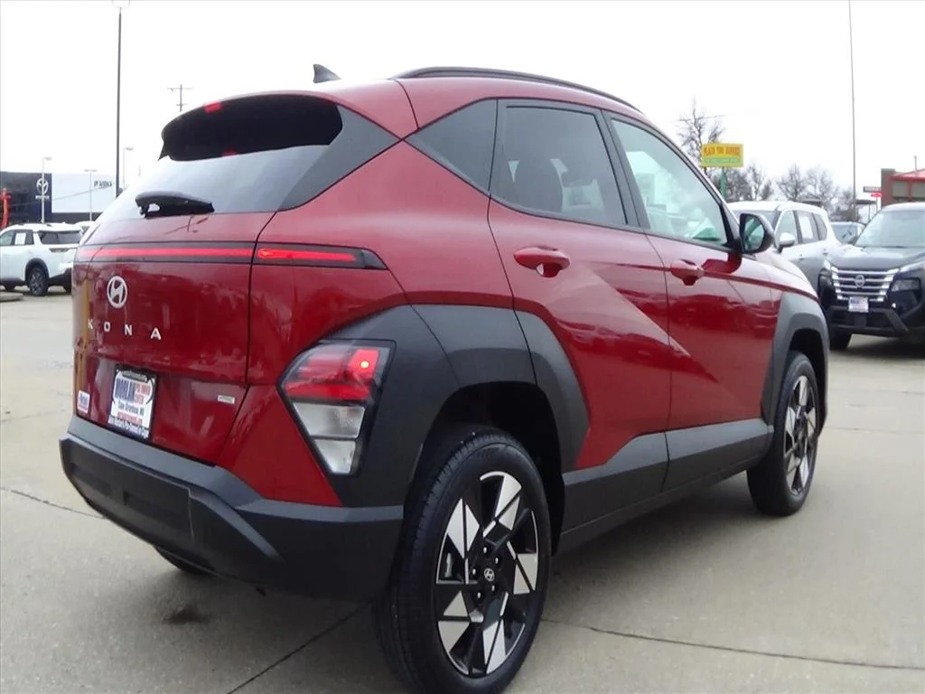 Used 2025 Ultimate Red Metallic (r2p) Hyundai SEL image 6