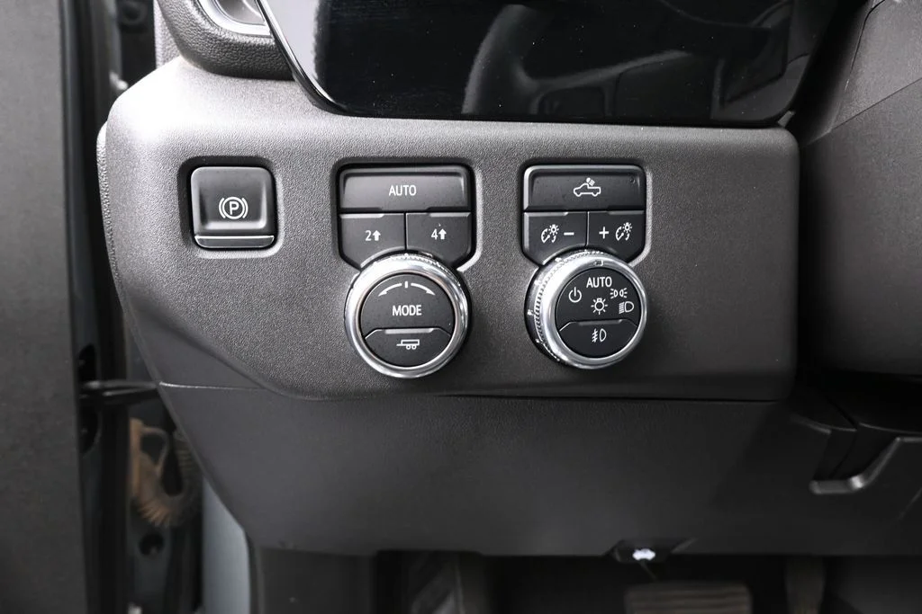 Used 2025 Sterling Metallic GMC Elevation image 15
