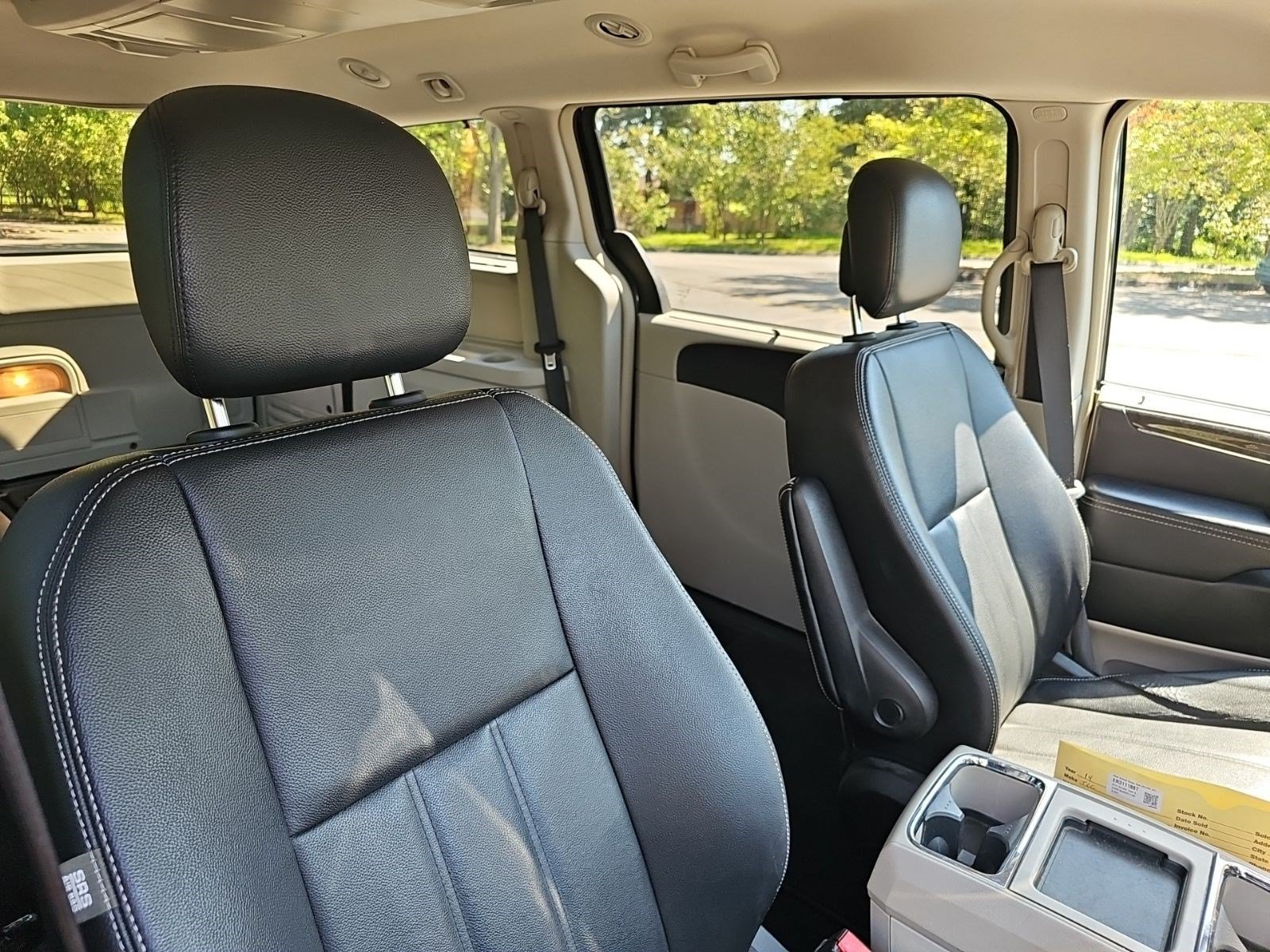 Used 2014 Brilliant Black Crystal Pearlcoat Chrysler Touring image 10