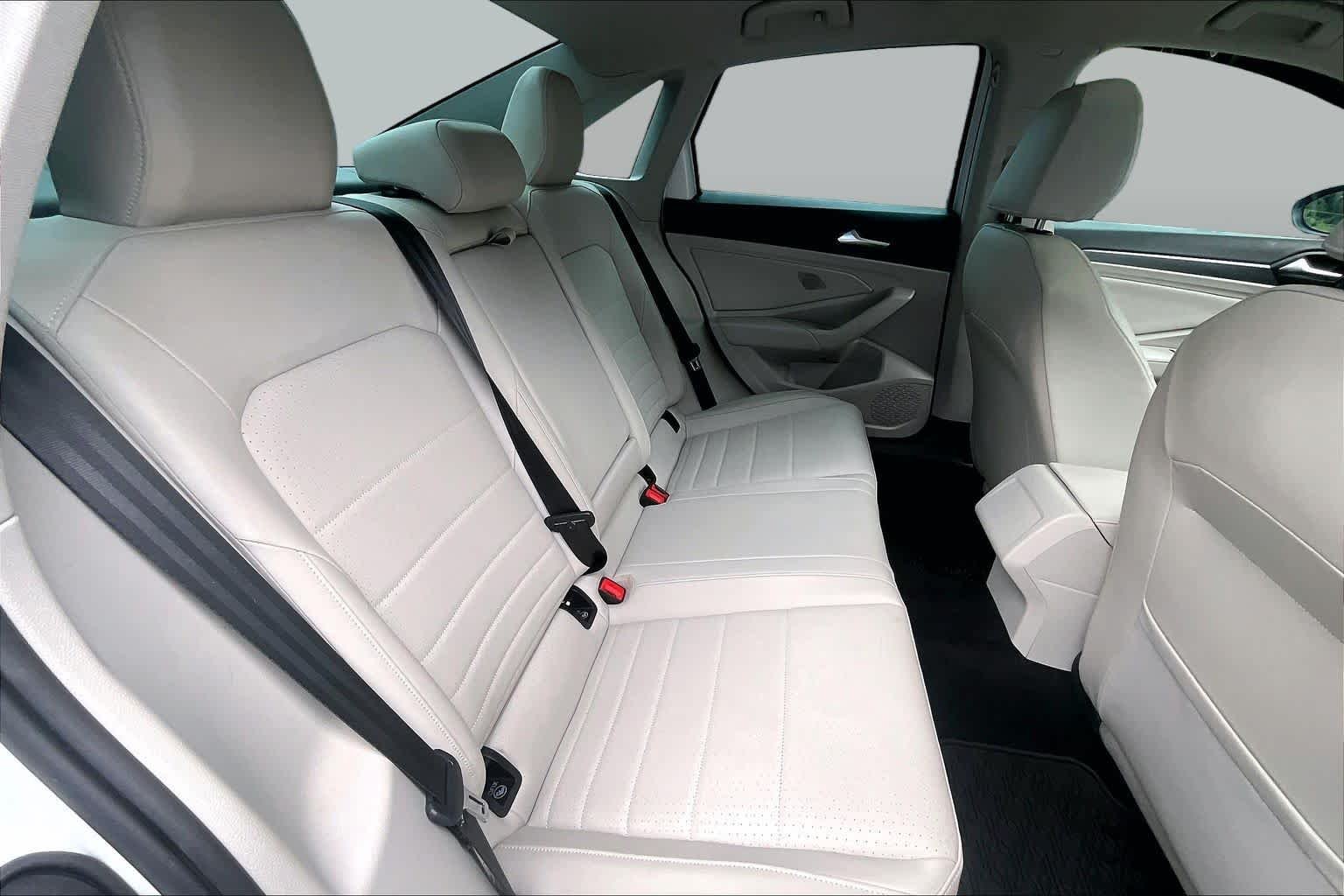 Used 2023 Opal White Pearl Volkswagen SE image 20