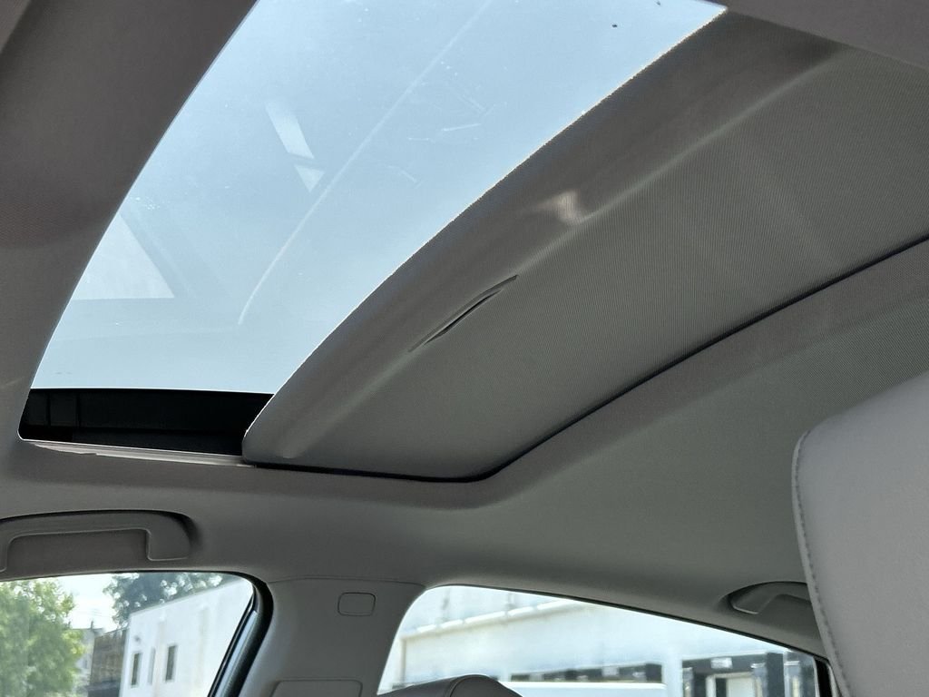 Used 2018 Lunar Silver Metallic Honda Touring 2.0T image 20
